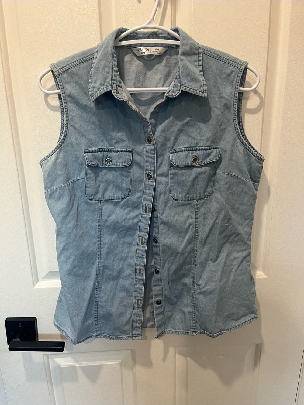 Riders by Lee Women's Light Blue Sleeveless Denim Shirt